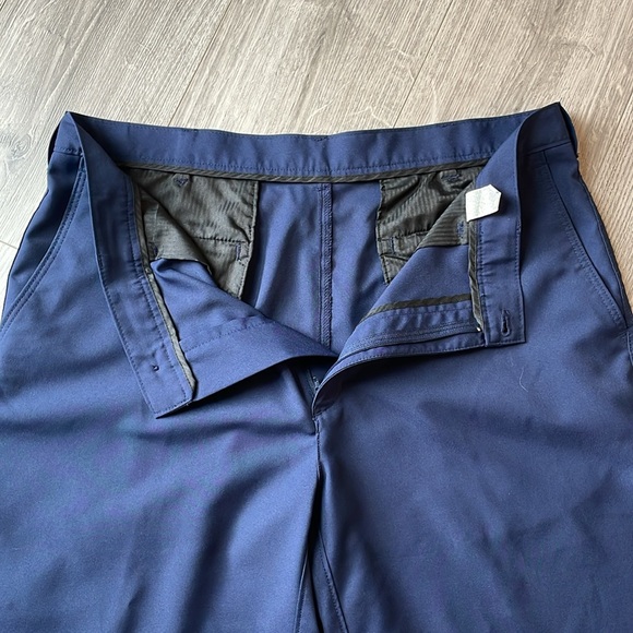 PGA Tour Blue Golf shorts with leg pocket . - Picture 3 of 7